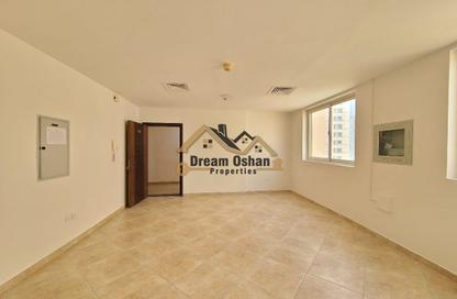 Apartment - 2 - 3 for rent in Al Thuraya Building - Dubai Silicon Oasis - Dubai
