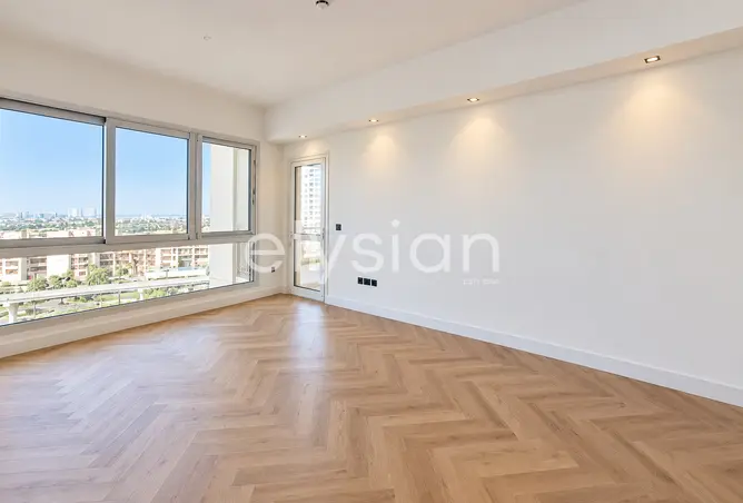 156928140 - Property Image 3