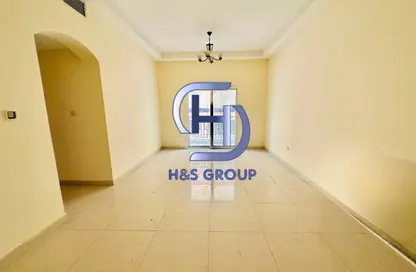 شقة - 2 غرف نوم - 2 حمامات للايجار في مجمع مويلح - تجارية مويلح - الشارقة