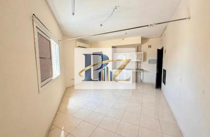 Apartment - Studio - 1 for rent in Muwailih Building - Muwaileh - Sharjah