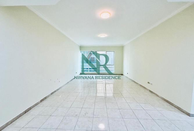 Spacious 3 BHK Apartment | Parking| Maid Room