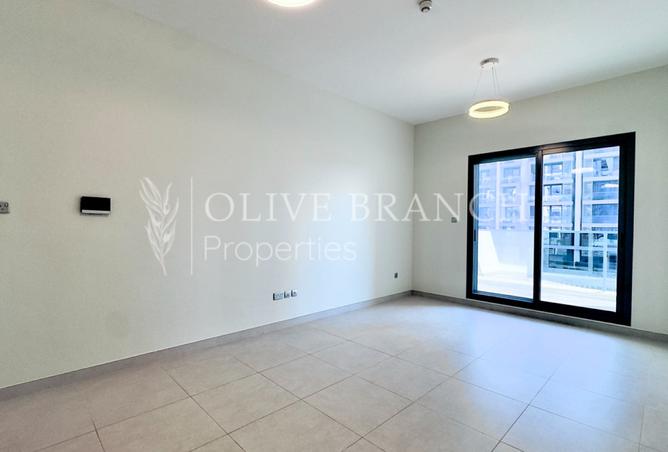 Ready To Move | Great Location | Modern Unit photo 3