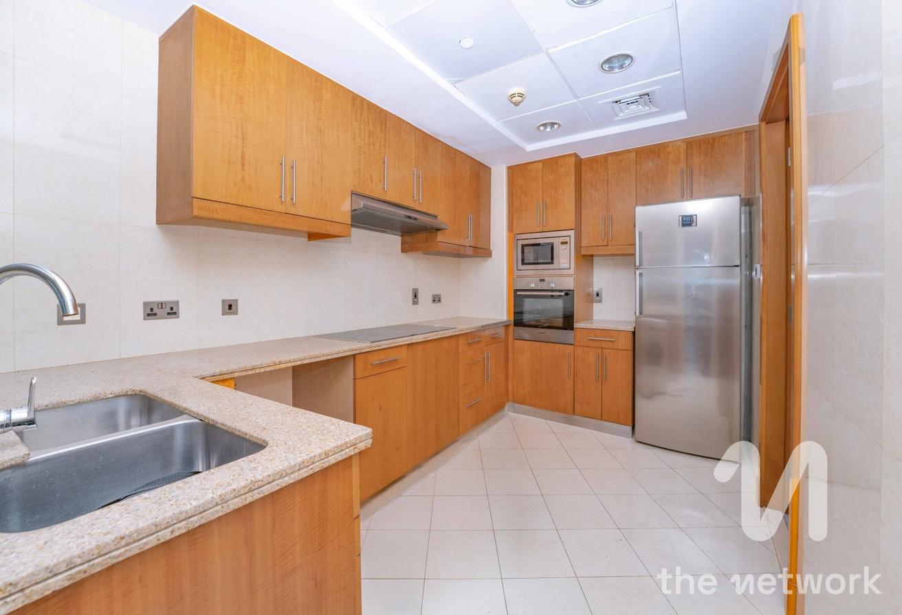 Spacious 3 Bedroom | Prime Location | Large Layout photo 7