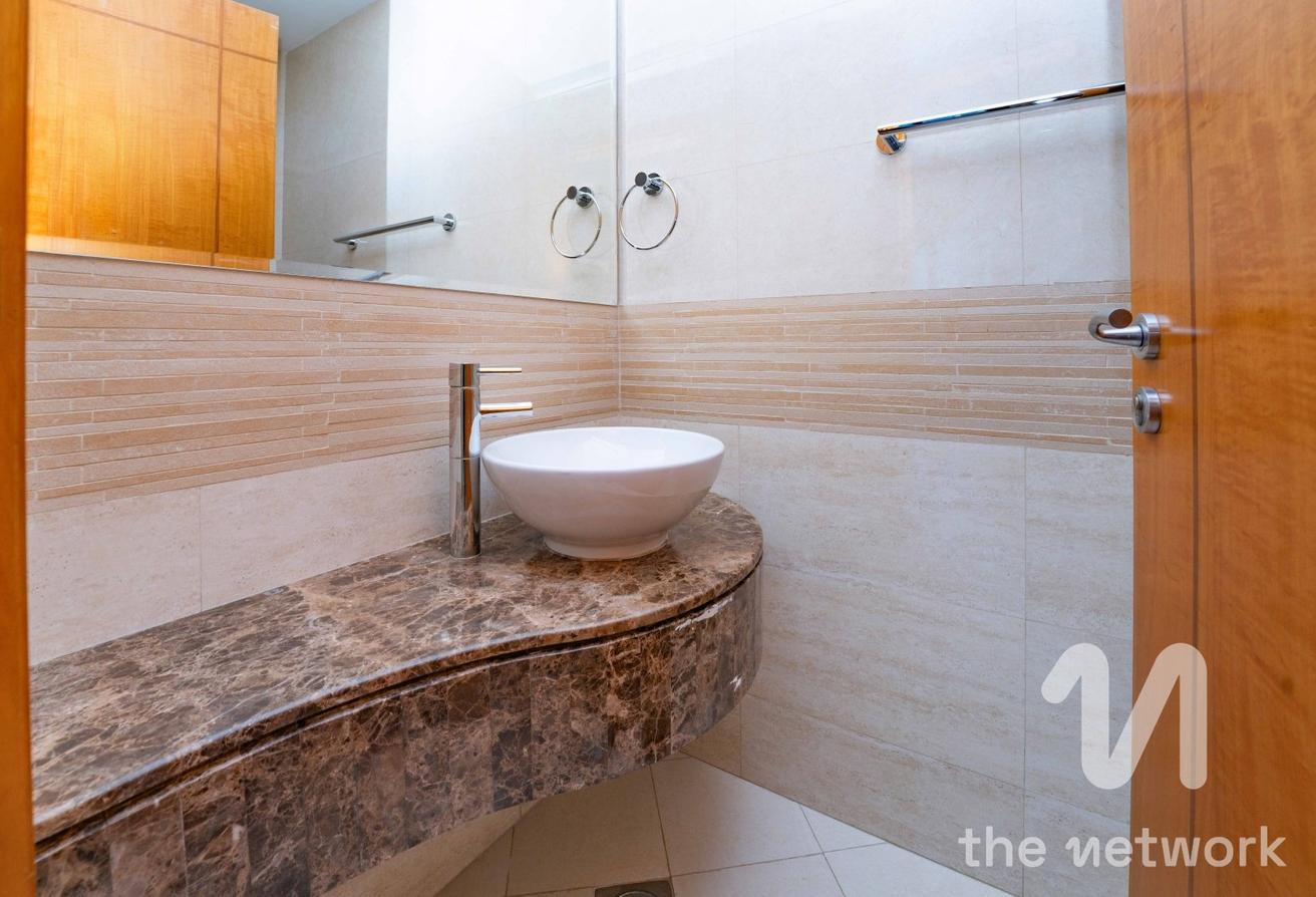 Spacious 3 Bedroom | Prime Location | Large Layout photo 8
