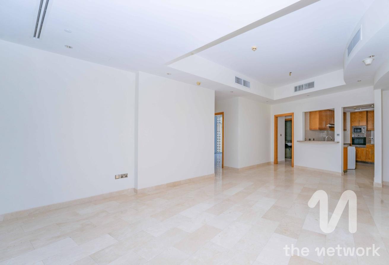 Spacious 3 Bedroom | Prime Location | Large Layout photo 5