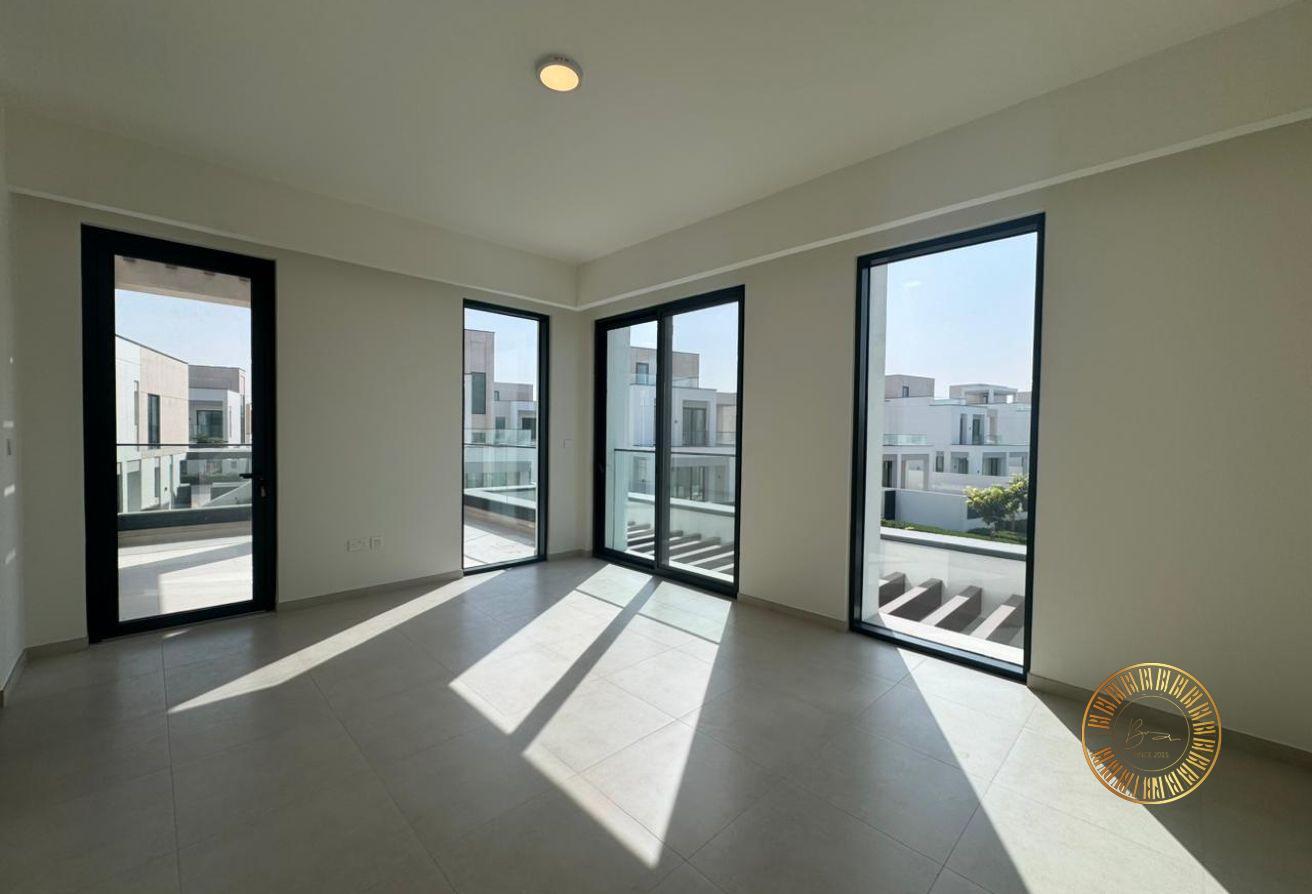 4 BEDROOM | STAND ALONE | FAMILY LIVING photo 3