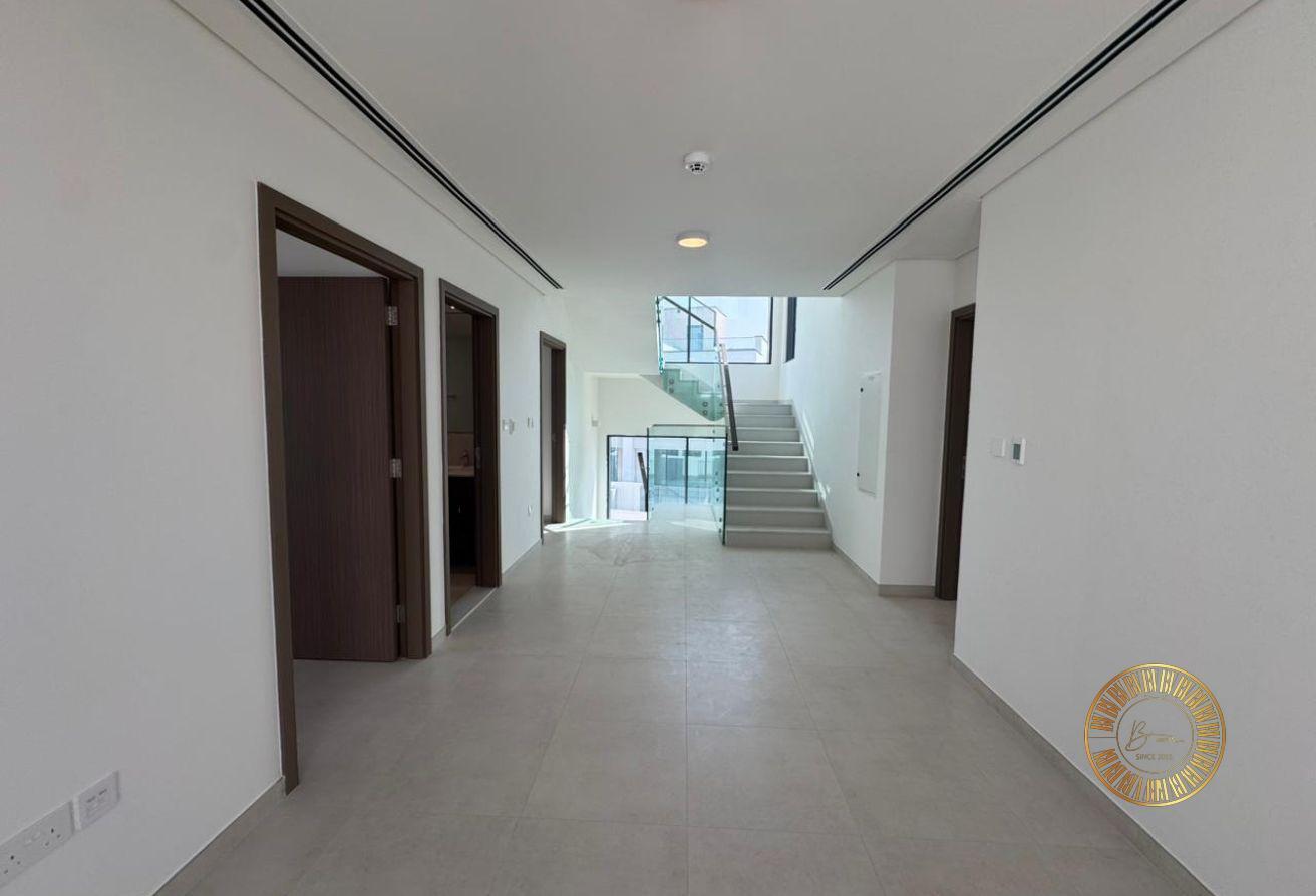 4 BEDROOM | STAND ALONE | FAMILY LIVING photo 4