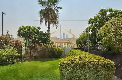 Villa - 5 Bedrooms - 4 Bathrooms for rent in Jumeirah 1 - Jumeirah - Dubai