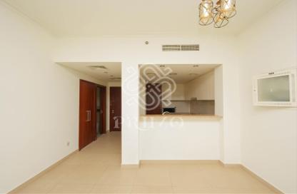 Apartment - 1 Bedroom - 2 Bathrooms for rent in Burj Vista Tower 2 - Burj Vista - Downtown Dubai - Dubai