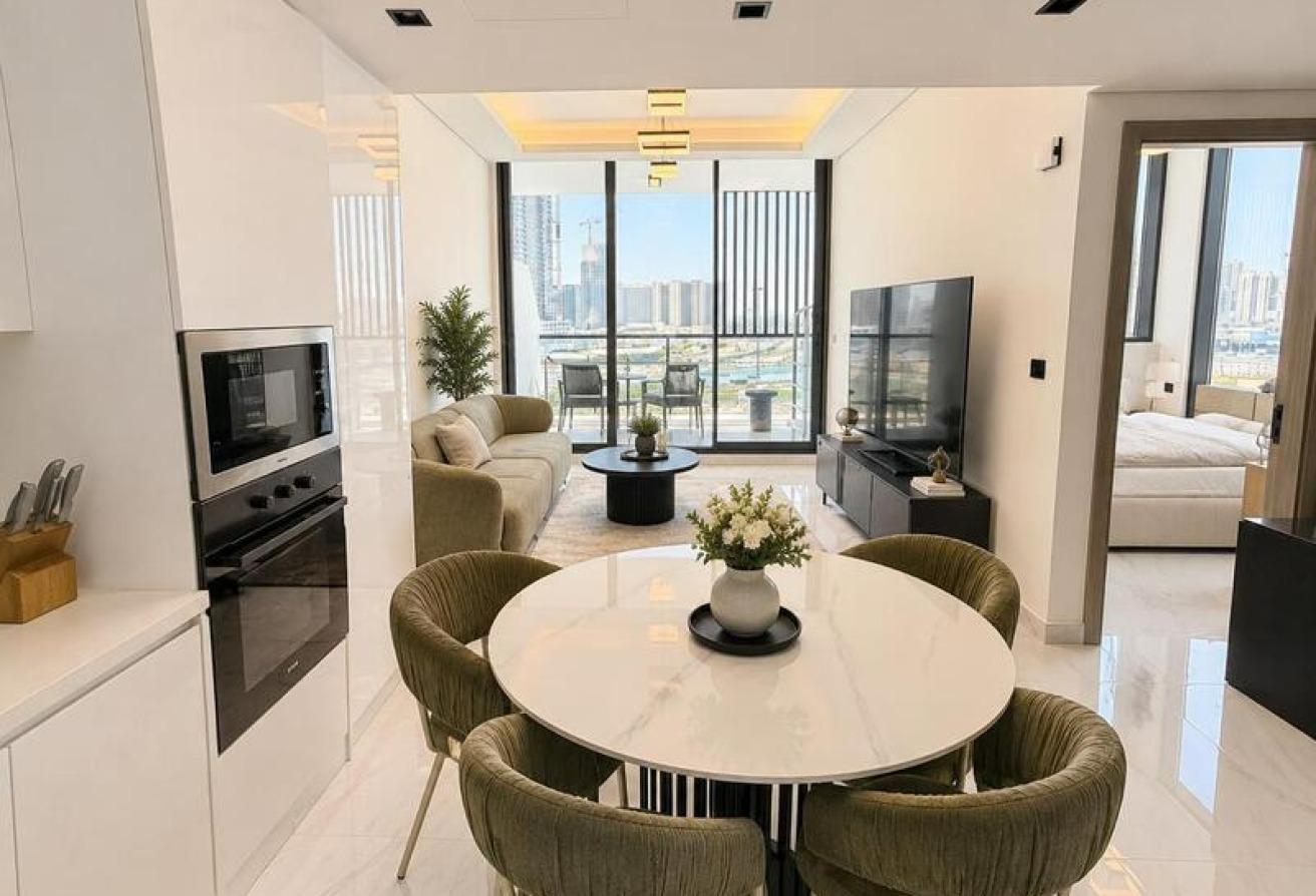 1BR Furnished Apartment | 725 Sqft | Balcony photo 3