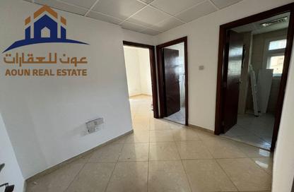 شقة - غرفة نوم - 1 حمام للايجار في بناء الزوينة - المصلى - الغرب - الشارقة