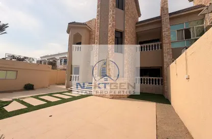 Villa - 4 Bedrooms - 5 Bathrooms for rent in Jumeirah 2 - Jumeirah - Dubai
