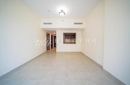 Apartment - 1 Bedroom - 2 Bathrooms for rent in Mazaya 5 - Queue Point - Liwan - Dubai