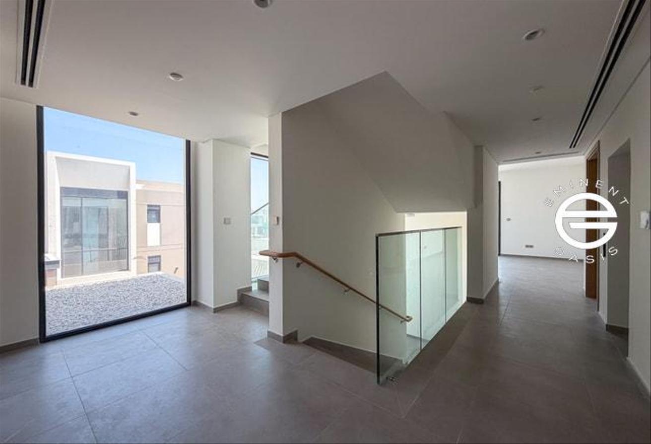 Vacant | VASTU Unit | Private Pool | Brand New photo 8
