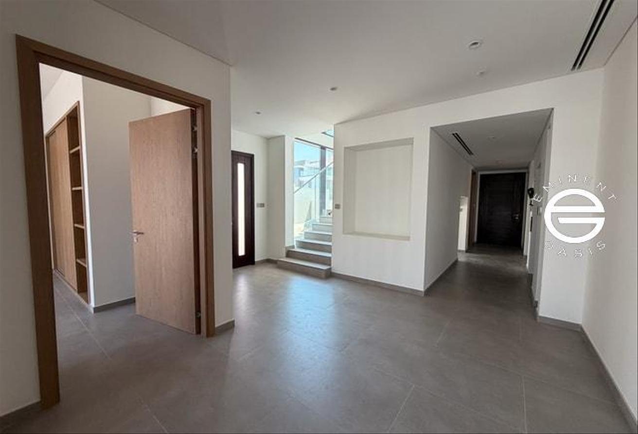 Vacant | VASTU Unit | Private Pool | Brand New photo 2