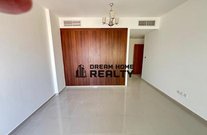 Apartment - 4 Bedrooms - 4 Bathrooms for rent in Riviera Tower - Al Khan Corniche - Al Khan - Sharjah
