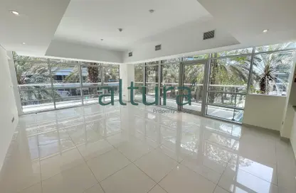 شقة - 2 غرف نوم - 3 حمامات للايجار في المراسي - البطين - أبوظبي