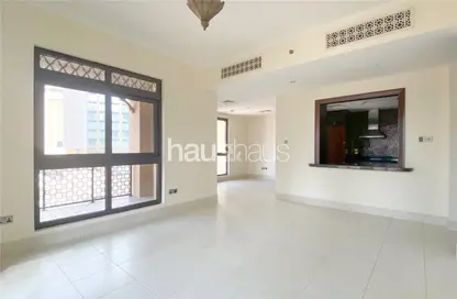 شقة - 2 غرف نوم - 3 حمامات للايجار في ينسون 5 - ينسون - دبي القديمة - وسط مدينة دبي - دبي