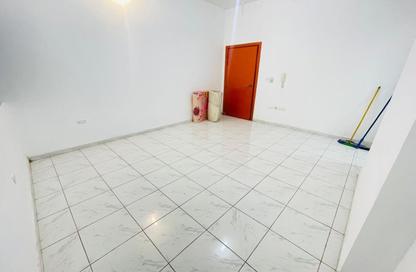 Apartment - 2 Bedrooms - 2 Bathrooms for rent in Al Muroor Tower - Muroor Area - Abu Dhabi