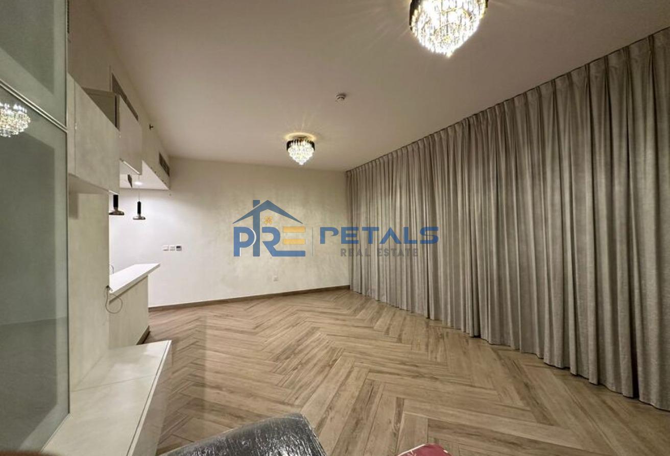 Semi Furnished Near metro Ready to Move In photo 9