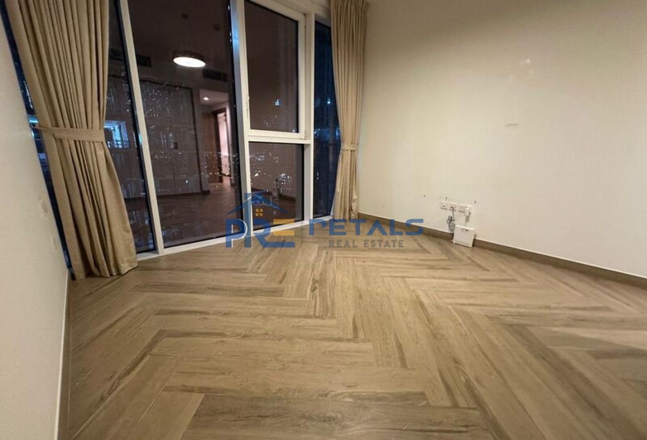 Semi Furnished Near metro Ready to Move In photo 4