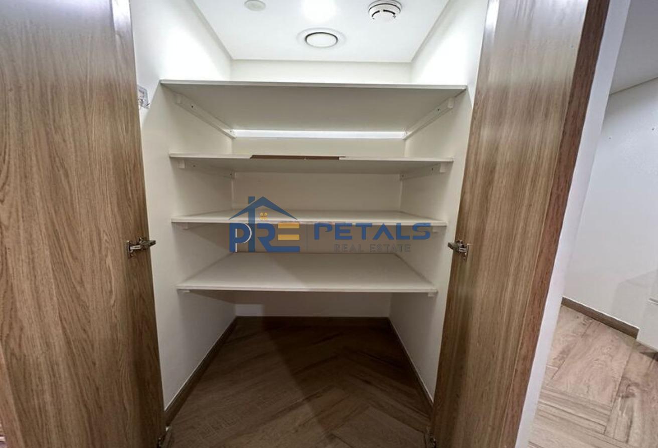 Semi Furnished Near metro Ready to Move In photo 6