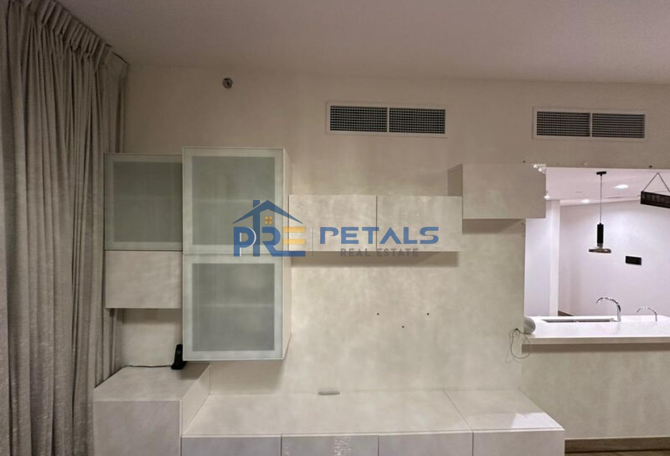 Semi Furnished Near metro Ready to Move In photo 11