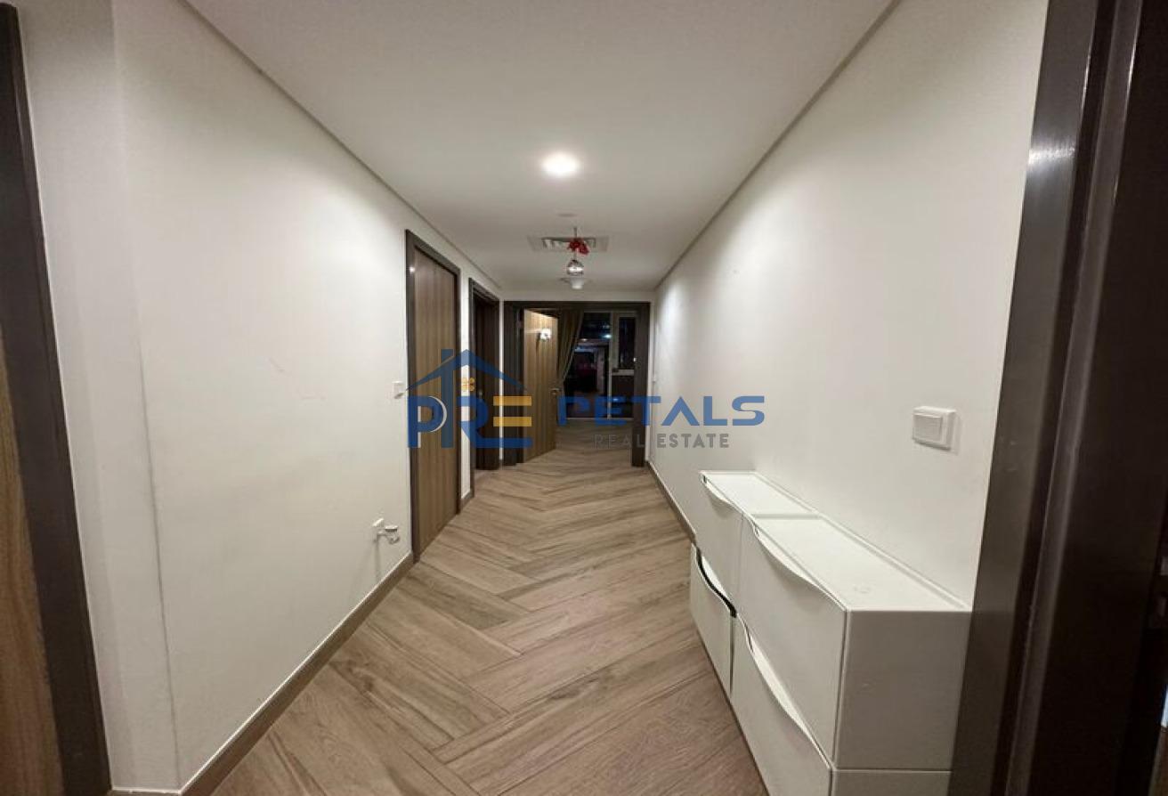 Semi Furnished Near metro Ready to Move In photo 7
