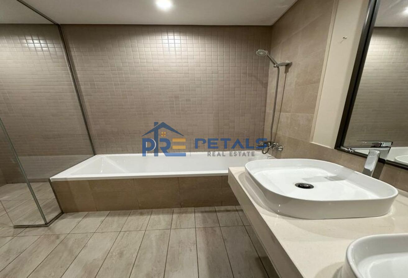 Semi Furnished Near metro Ready to Move In photo 14