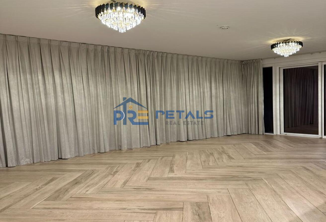 Semi Furnished Near metro Ready to Move In photo 13