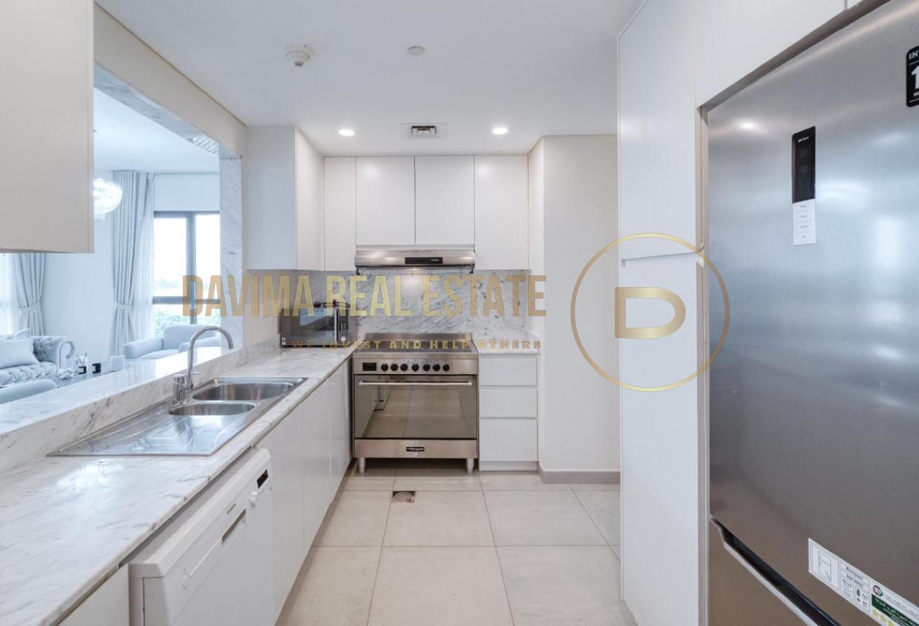 Vacant/ Fully Furnished / Viewable photo 9