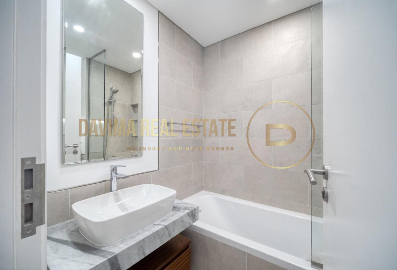 Vacant/ Fully Furnished / Viewable photo 18