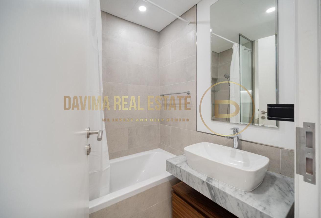 Vacant/ Fully Furnished / Viewable photo 17