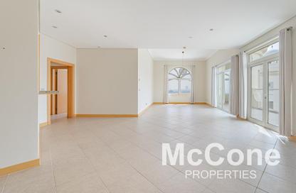 Apartment - 5 Bedrooms - 4 Bathrooms for rent in Al Das - Shoreline Apartments - Palm Jumeirah - Dubai