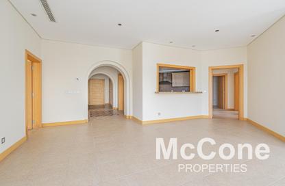 Apartment - 5 Bedrooms - 4 Bathrooms for rent in Al Das - Shoreline Apartments - Palm Jumeirah - Dubai