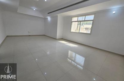 Apartment - 3 - 4 for rent in Al Dhafrah Street - Al Mushrif - Abu Dhabi