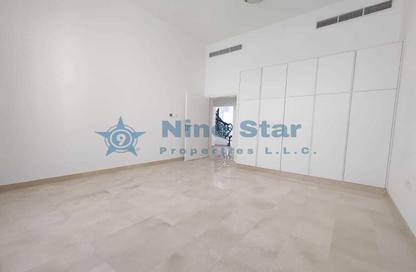 Villa - 5 Bedrooms - 6 Bathrooms for rent in Jumeirah 1 Villas - Jumeirah 1 - Jumeirah - Dubai Villa - 5 Bedrooms - 6 Bathrooms for rent in Jumeirah 1 Villas - Jumeirah 1 - Jumeirah - Dubai