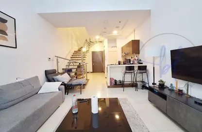 دوبلكس - غرفة نوم - 2 حمامات للبيع في فيلا مايرا - منطقة 15 - قرية جميرا الدائرية - دبي