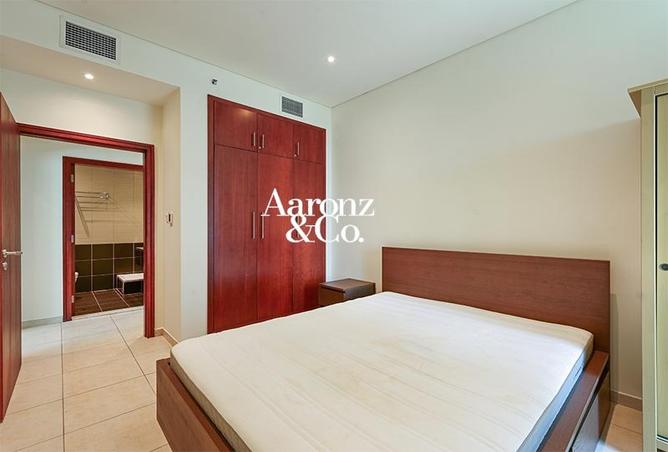 Vacant | Unfurnished | Fitted Kitchen | Mid Floor photo 3