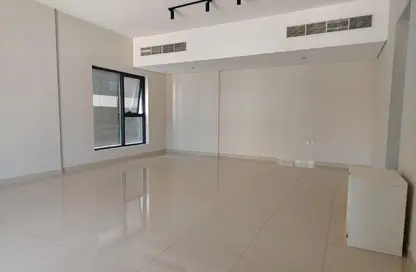 Apartment - 3 Bedrooms - 3 Bathrooms for rent in Gulfa Towers - Al Rashidiya 1 - Al Rashidiya - Ajman