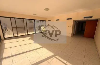 Apartment - 3 Bedrooms - 3 Bathrooms for rent in Golden Sands 1 - Mankhool - Bur Dubai - Dubai