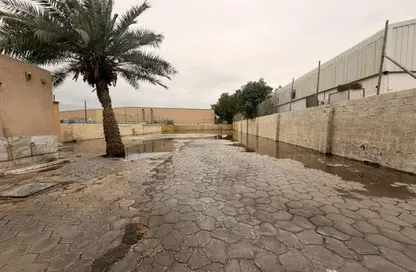 Land - Studio for rent in Industrial Building 13 - Industrial Area 13 - Sharjah Industrial Area - Sharjah Land - Studio for rent in Industrial Building 13 - Industrial Area 13 - Sharjah Industrial Area - Sharjah