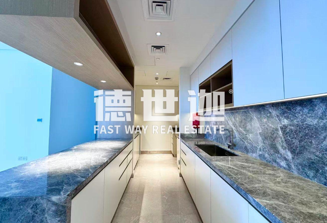 Sea and Burj view/Upgraded unit/4 beds+ maid room photo 6