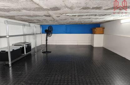 Retail - Studio for rent in Hamda Building 1 - Ayal Nasir - Al Ras - Deira - Dubai Retail - Studio for rent in Hamda Building 1 - Ayal Nasir - Al Ras - Deira - Dubai