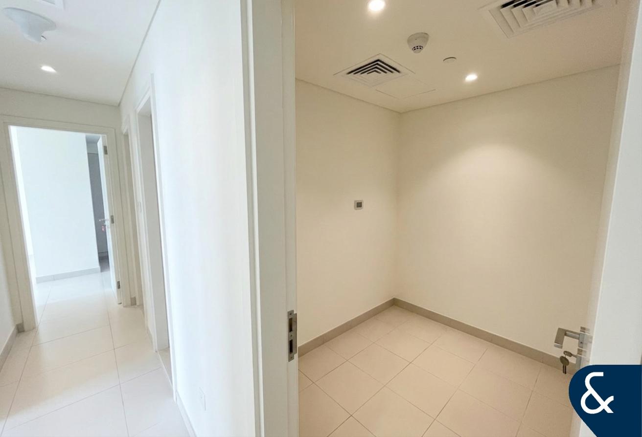 Prime Location | Vacant | Closed Kitchen photo 7