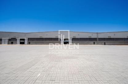 Warehouse - Studio - 6 Bathrooms for rent in Dubai Industrial City - Dubai