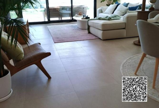 98703977 - Property Image 2