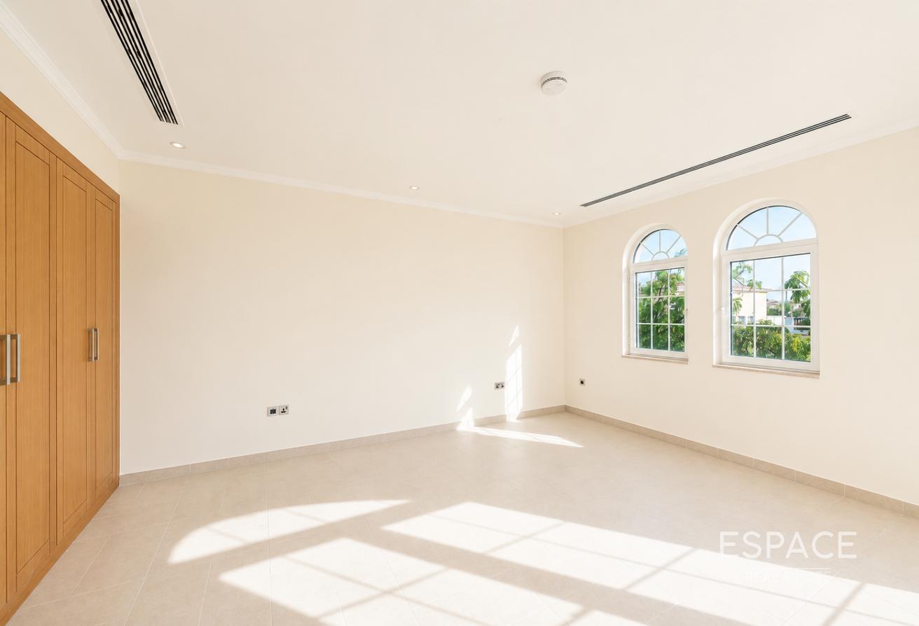 Large Plot | Back to Back | Well Maintained photo 12