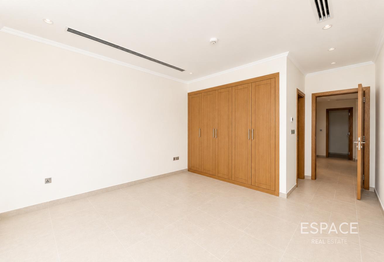 Large Plot | Back to Back | Well Maintained photo 16