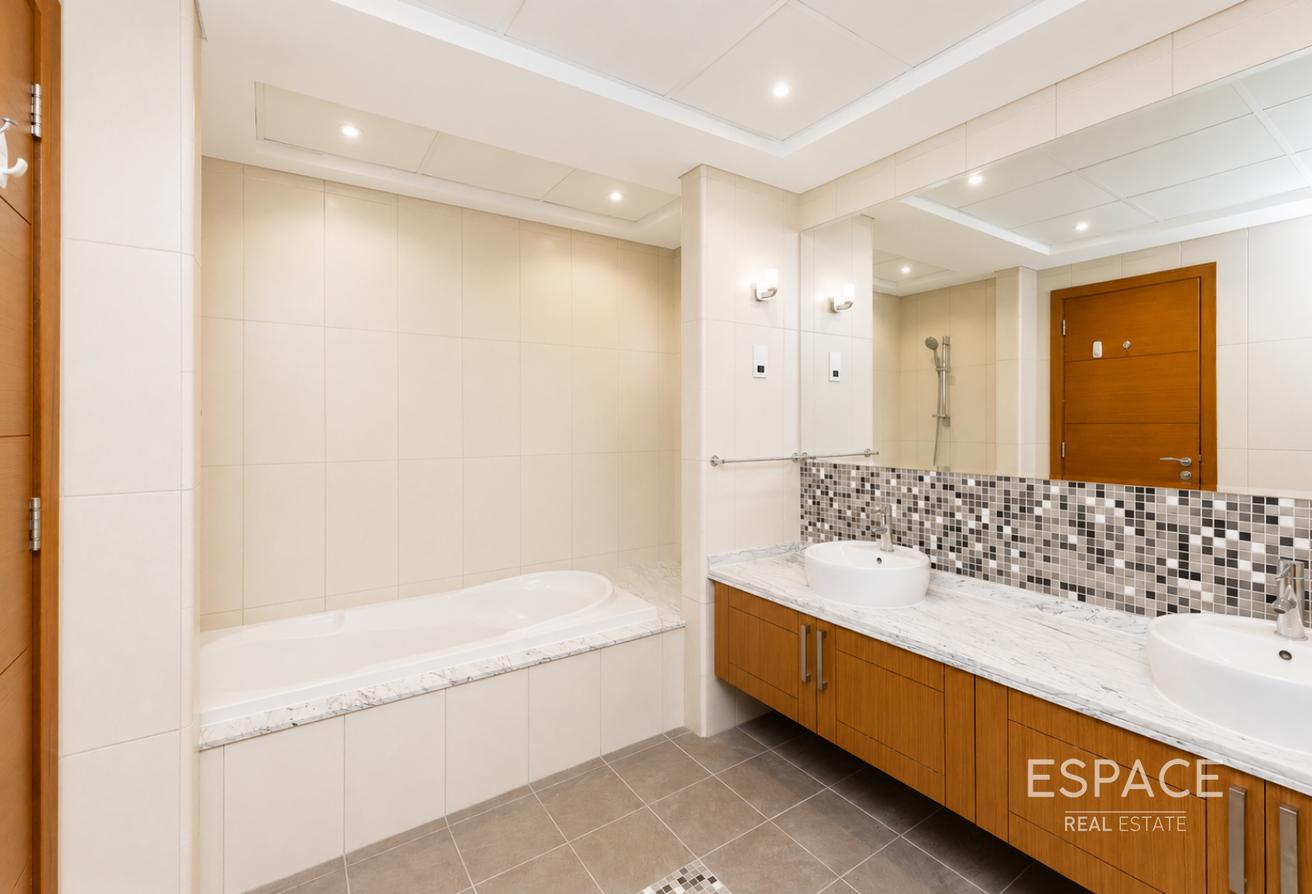 Large Plot | Back to Back | Well Maintained photo 6